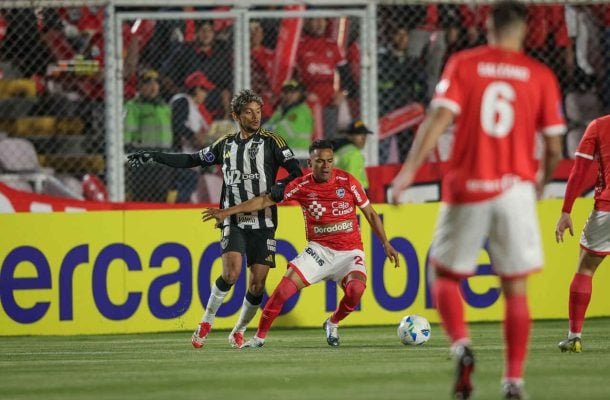 SCARPA - Centralizou as jogadas e deu velocidade ao time no primeiro tempo.  Na etapa final, bons lançamentos  e caindo pela direita para bons cruzamentos. Saiu aos 22 para a entrada de Junior Santos NOTA 6,5. Foto: Pedro Souza / Atlético