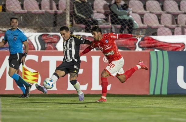 SARAVIA - Muito acionado no apoio, fez boas jogadas no ataque e uma delas foi uma pintura, com direito a lençol e cruzamento perfeito para Cuello, que, na cara do goleiro, perdeu um gol feito. NOTA 7,0. Foto: Pedro Souza / Atlético