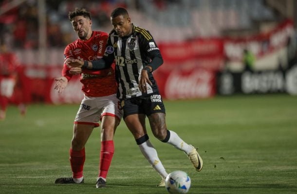 CAIO PAULISTA - Discreto, mas eficiente tanto no ataque, se entendendo com Cuello, como na defesa, fechando bem os espaços. De ruim, a pontaria. A chance que teve chutou quase fora do estádio. NOTA 6,0. Foto: Pedro Souza / Atlético