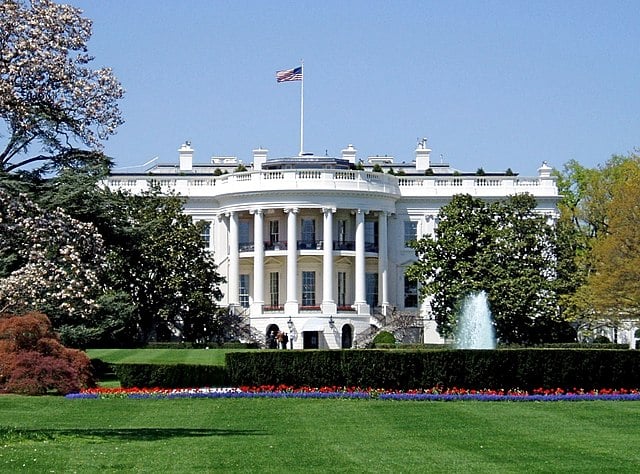 Estados Unidos- 331 milhões de habitantes/ Capital: Washington, D.C/ Imposto sobre consumo: 7,4% (média estadual, sem imposto federal)