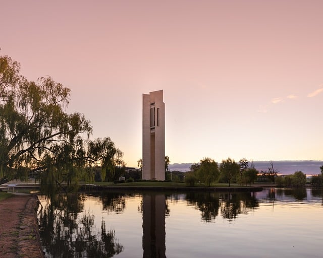 Austrália- 25,7 milhões de habitantes/ Capital: Camberra / Imposto sobre consumo: 10%