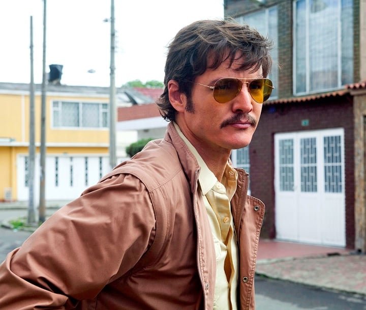 Outro papel marcante veio em "Narcos" (2015-2017), série da Netflix, na qual deu vida ao agente da DEA Javier Peña, que ajudou a combater o tráfico de drogas na Colômbia durante a era de Pablo Escobar.