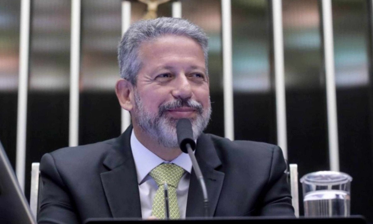 Com Lira relator do IR, Lula tenta construir aliança com parte do Centrão para 2026 -  (crédito: Platobr Politica)