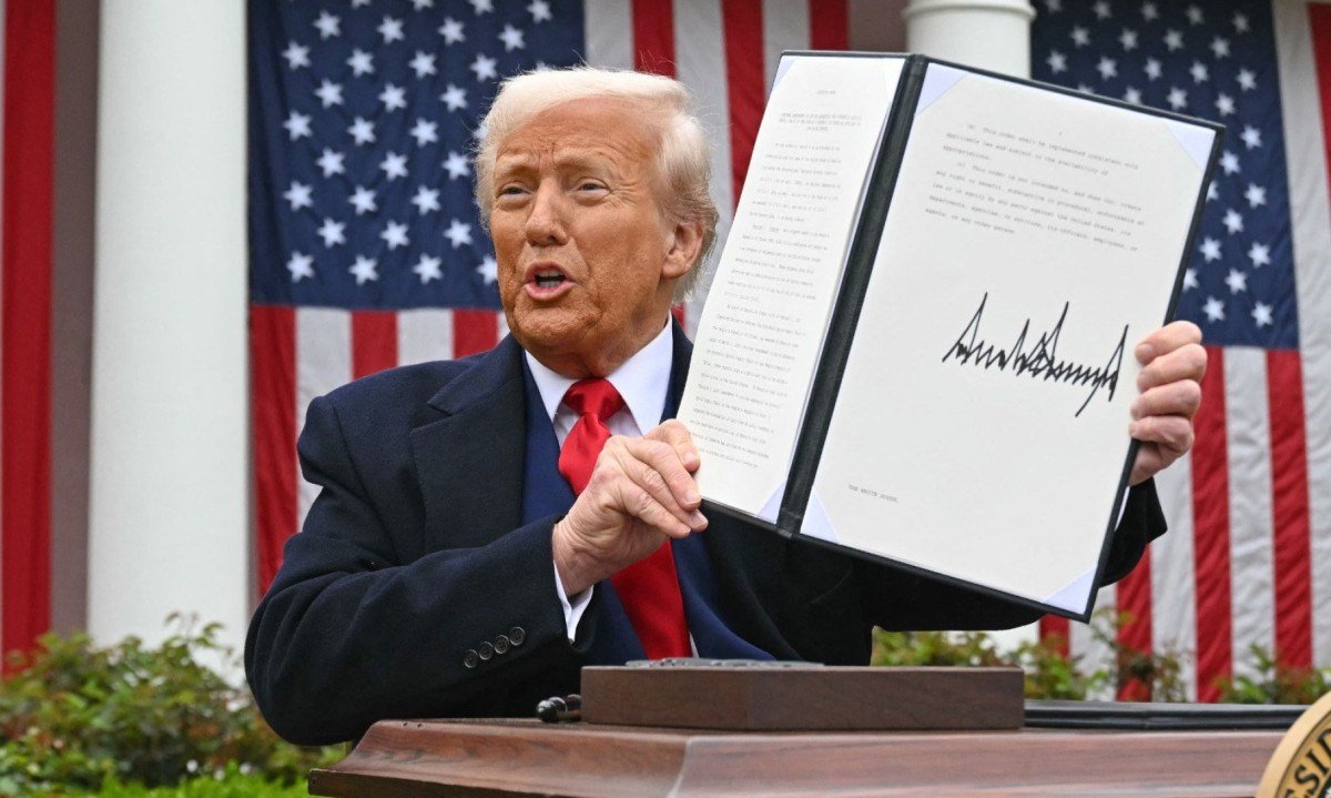 Presidente Donald Trump anuncia tarifaço para diversos países, sejam aliados ou adversários dos Estados Unidos -  (crédito: SAUL LOEB / AFP)