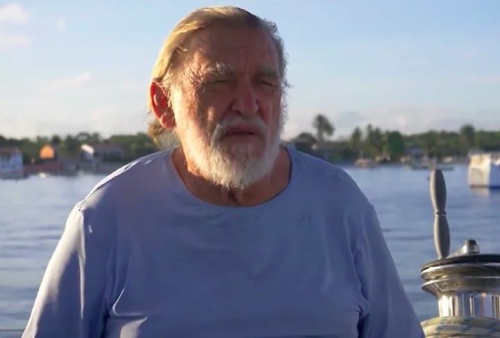 Aos 82 anos, o brasileiro também terá que lidar com as limitações da idade. "Minha saúde até que é boa. Mas meus joelhos estão podres e não tenho mais força para lidar sozinho com as velas do barco. Ter ajuda na travessia será muito bom e necessário", ressaltou.