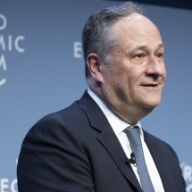 Trump demite esposo de Kamala Harris do conselho do Museu do Holocausto -  WEF/Michael Calabrò