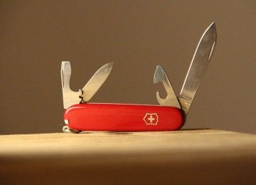 As vítimas receberam golpes de canivete em diversas partes do corpo. Uma delas foi atingida em uma artéria e corre risco de morte -  (crédito: Denise Jans/Unsplash)