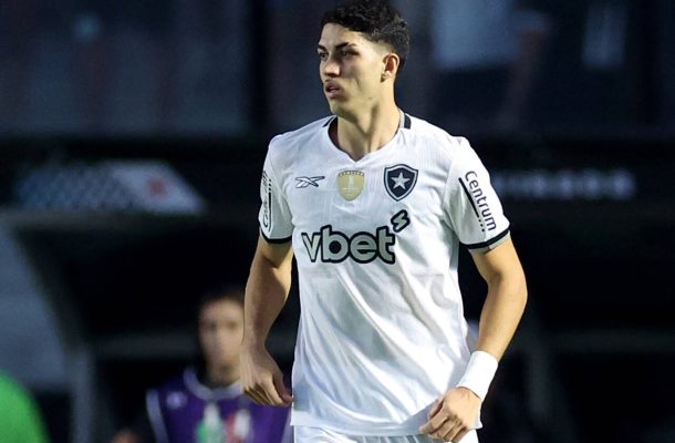 JAIR - Estava em Nárnia na transição fatal do 1 a 0. Pecou demais em encontrar o posicionamento na defesa. Faltou a firmeza que a Libertadores demanda - NOTA: 4,5 - Foto: Vitor Silva/Botafogo