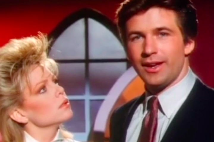Alec Baldwin estudou arte dramática na Tisch School of the Arts da Universidade de Nova York e começou a ganhar destaque com a telenovela "Knots Landing", em meados dos anos 1980.