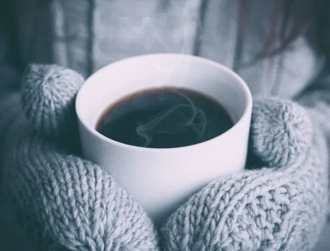 Segunda bebida mais popular do mundo - Uma curiosidade interessante sobre o café é que ele está no Top 2 de líquidos mais ingeridos no planeta Terra. Como já era de se esperar, o primeiro lugar ficou com a água, que é o líquido essencial para qualquer ser humano,
