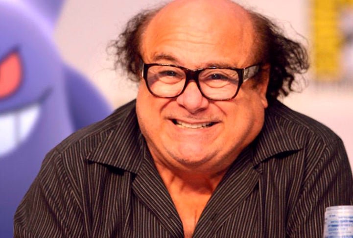  tualmente um dos grandes nomes do cinema é outro baixinho: Danny DeVito com seu 1,47 metro de altura. No caso de DeVito, todos percebem que ele é baixo. Mas há atores que até 'enganam' no telão. 