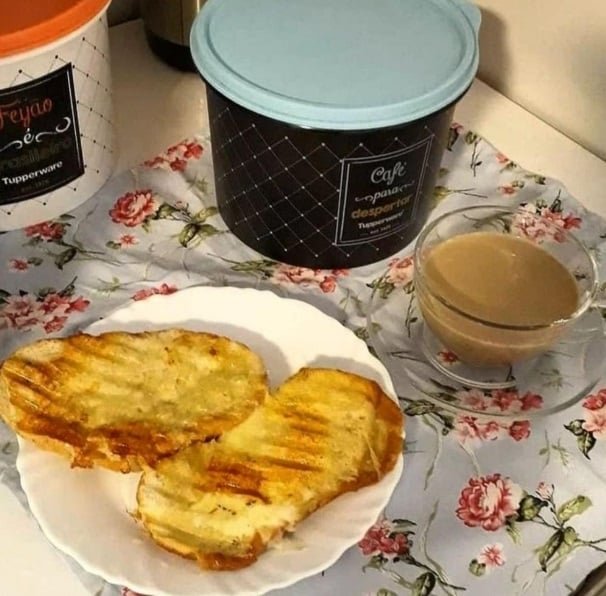 Além disso, a textura de uma boa manteiga deve ser untuosa, ou seja, com consistência gordurosa, nunca esfarelenta. 