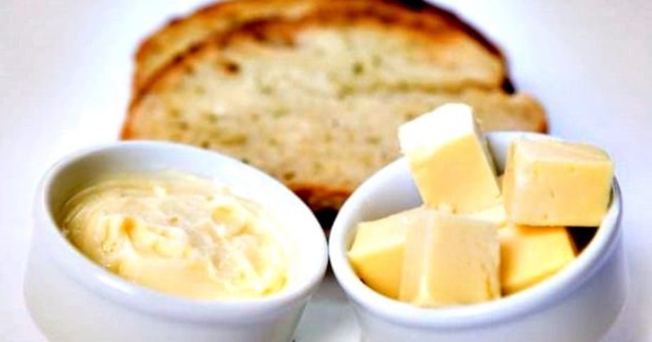 Trata-se, portanto, da perfeita combinação da água e da gordura contidas na nata do leite, que, quando agitadas vigorosamente, se unem e formam esta "barra de ouro".