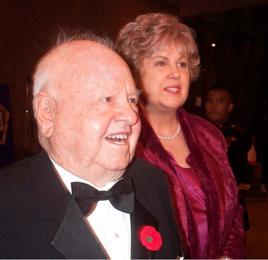 Mickey Rooney foi, portanto, um  dos atores mais baixinhos do cinema. O que nÃ£o o impediu de desempenhar os mais variados papÃ©is em diferentes gÃªneros- do drama Ã  comÃ©dia.