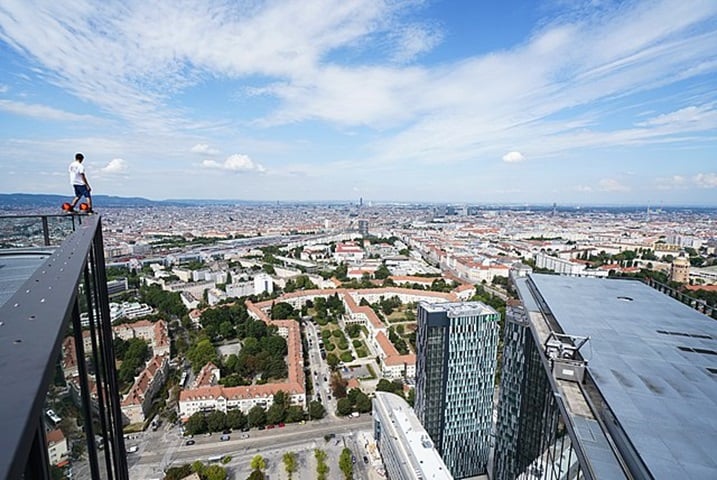 Viena é a sétima maior cidade da União Europeia e a segunda maior de língua alemã no mundo, atrás apenas de Berlim.