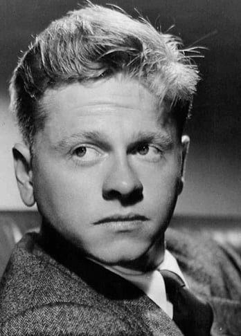 Mickey Rooney teve uma carreira impressionante de 88  anos, atuando de 1926 até sua morte em 2014 aos 93 anos.
