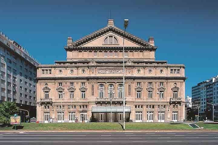 Teatro Colón (Buenos Aires, Argentina) - Reconhecido por sua acústica excepcional, o Teatro Colón é considerado um dos melhores teatros de ópera do mundo e é um marco cultural da América Latina.

