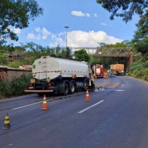 Vídeo: batida entre carretas fecha pista da BR-381 na saída de BH - CBMMG/Divulga&ccedil;&atilde;o