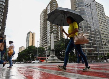 Possibilidade de pancadas de chuva (20 a 40 mm) com raios e rajadas de vento em torno de 50 km/h -  (crédito: Leandro Couri/EM/D.A Press)