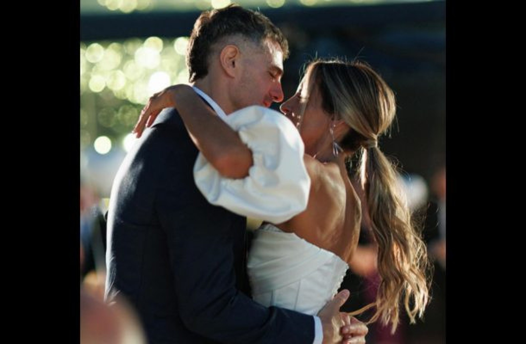 ‘O último romântico’: Vegetti compartilha registros de casamento com psicóloga