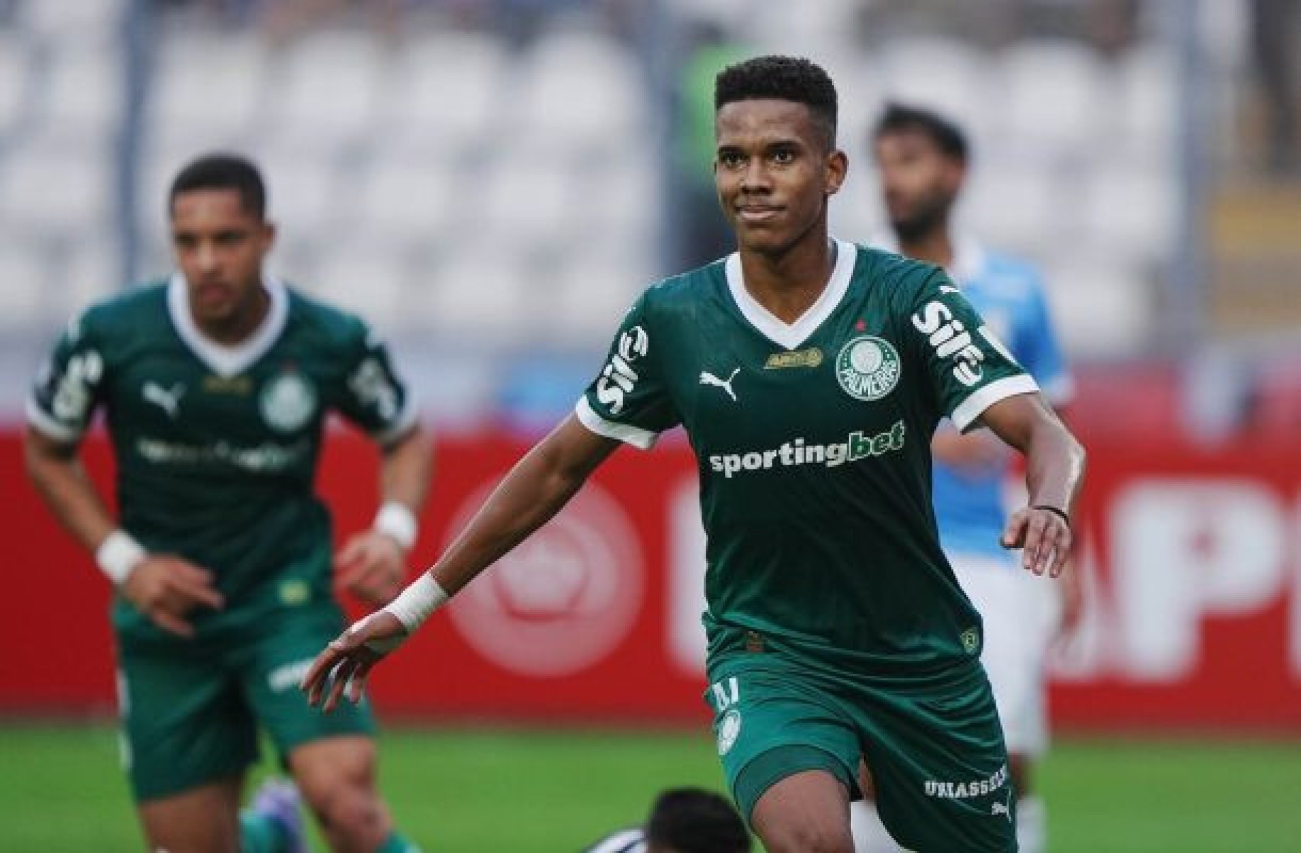 Palmeiras marca no fim e vence Sporting Cristal em estreia na Libertadores