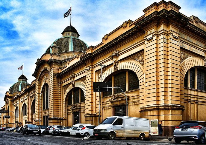 Mercado Municipal de São Paulo - Fica no Centro Histórico e se destaca pela arquitetura que conjuga o art déco a outros estilos. Tem 12.600 m² e movimenta cerca de 350 toneladas de alimentos por dia. A média semanal é de 50 mil visitantes.