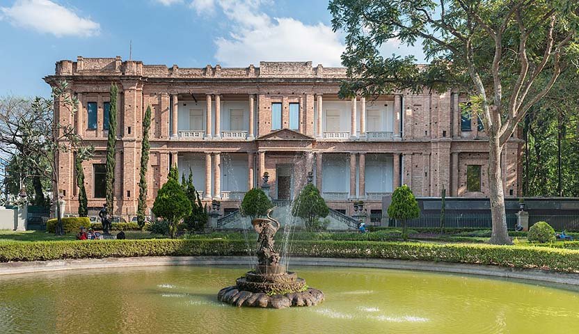 Pinacoteca de São Paulo - Um dos mais importantes museus de arte do Brasil. Foi inaugurado em 1905 e abriga mais de 10 mil peças da pintura brasileira dos séculos 19 e 20.