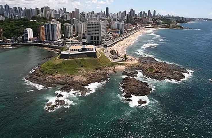 Salvador- Quem nasce na capital da Bahia é Soteropolitano. A cidade, fundada em 29/03/1549, tem cerca 2,4 mil habitantes.