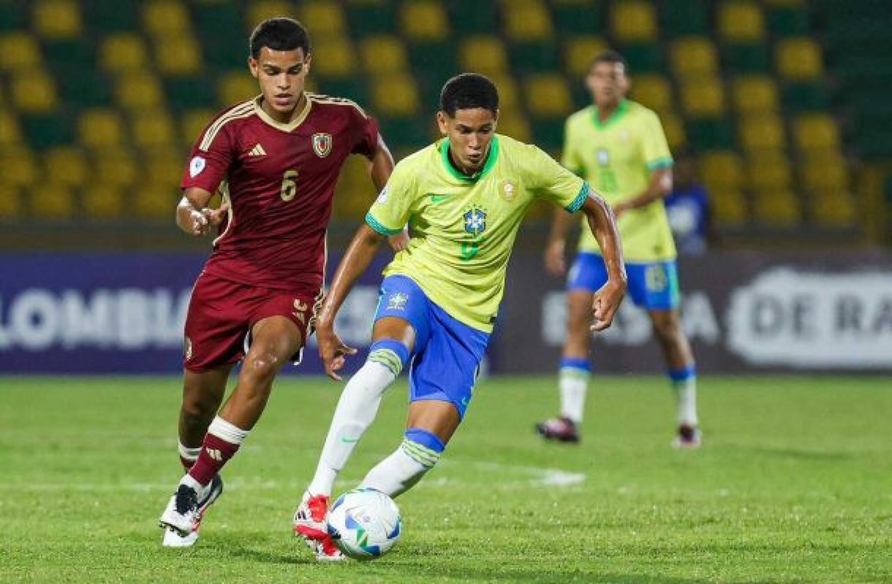 Brasil vence Venezuela com gol no fim e vira líder do grupo no Sul-Americano Sub-17