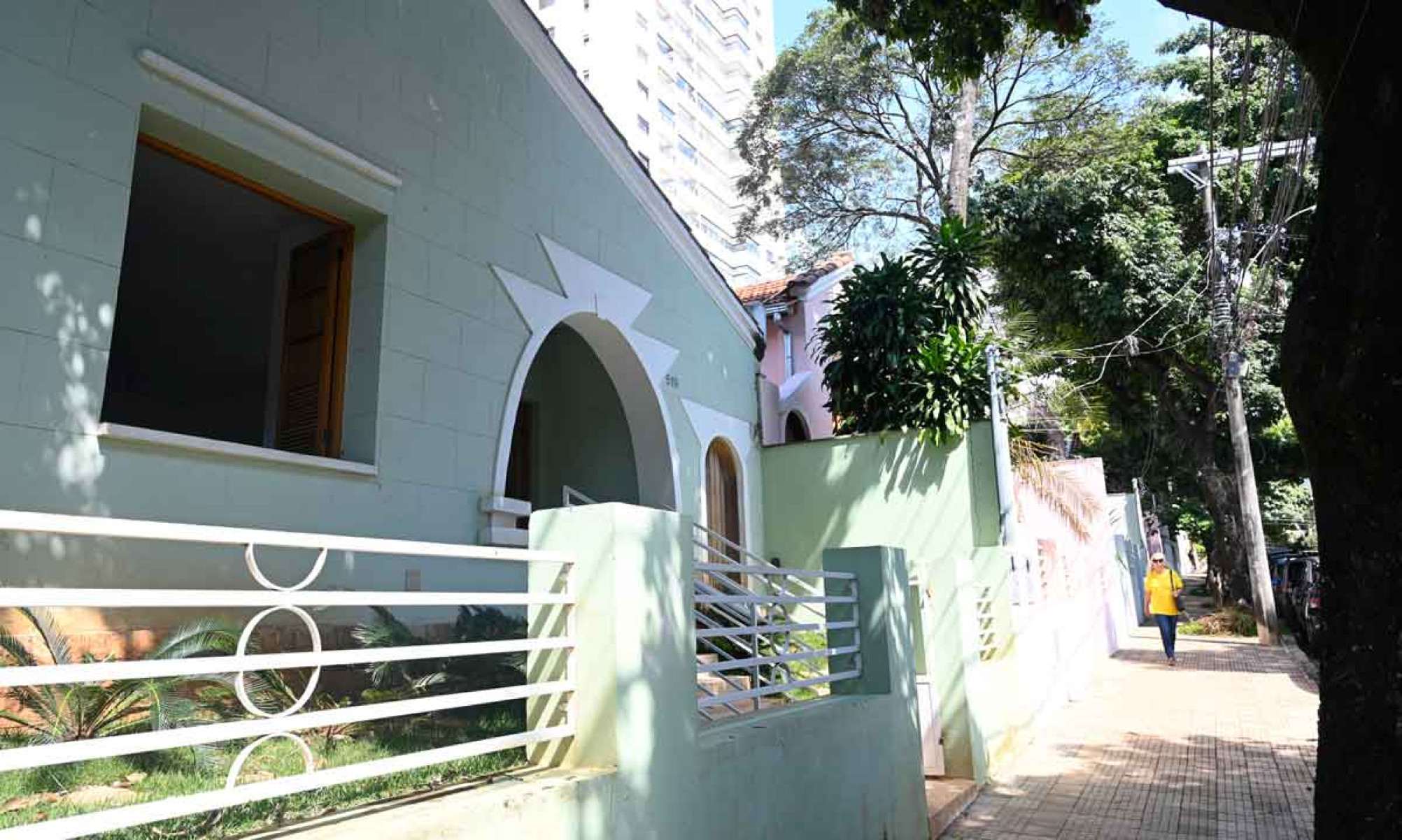 Passeio termina na Rua Congonhas, onde ficam as casas que foram cenário do filme dirigido por Helvécio Ratton Foto da Rua Congonhas, em BH, onde ficam casas que foram cenário do filme "O menino maluquinho"