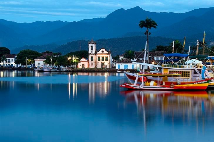 Juntas, Paraty e Trindade formam um roteiro perfeito para quem busca cultura, história, aventura e relaxamento em meio a cenários paradisíacos. 