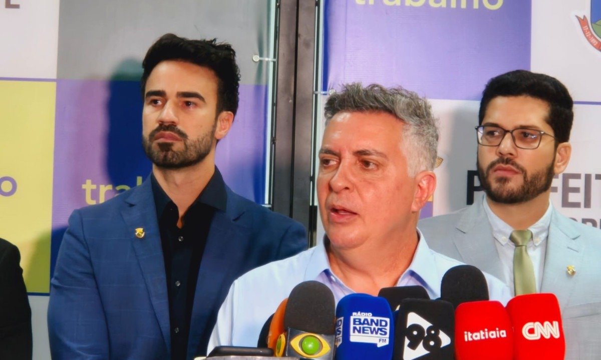 Álvaro Damião (União Brasil) concedeu entrevista coletiva na PBH nesta sexta-feira (4/4), um dia após tomar posse como prefeito da capital mineira -  (crédito: Jair Amaral/EM/D.A. Press)