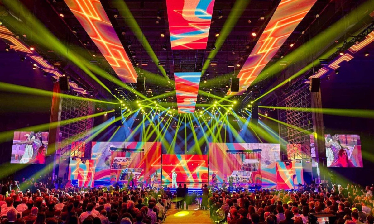 Tecnologia aprimora experiência com som e LED em eventos -  (crédito: DINO)