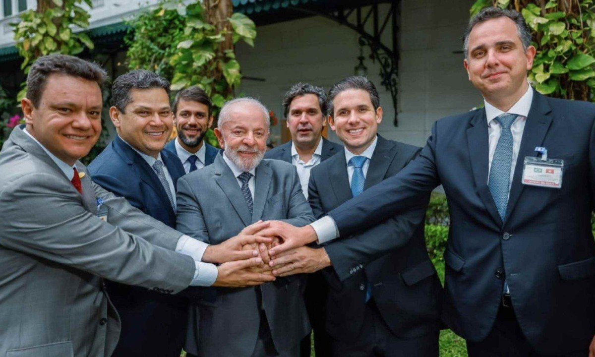 Animado, Lula não deixou ministros dormirem no voo da Ásia -  (crédito: Platobr Politica)