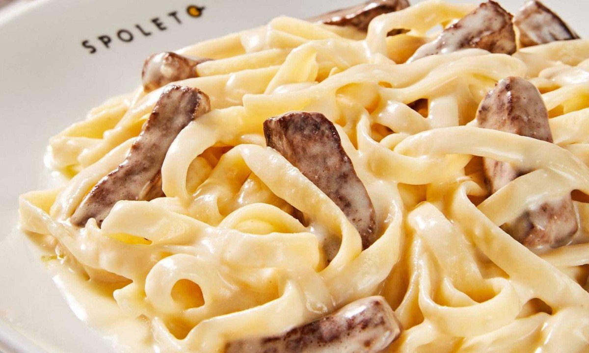 Fettuccine com Tiras de Alfredo fica no cardápio do restaurante até o final da semana -  (crédito: Divulgação / Spoleto)