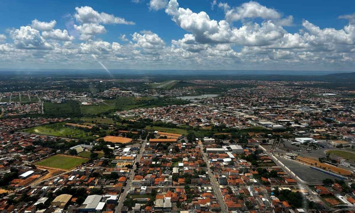 Vista de Montes Claros: cidade-polo do Norte de Minas vive ciclo 
de crescimento industrial relacionado à "atração populacional" -  (crédito: Rodrigo Barboza/Divulgação)