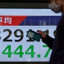 China diz que vai retaliar EUA com novas tarifas de 34%: bolsas despencam na Ásia e na Europa - Reuters