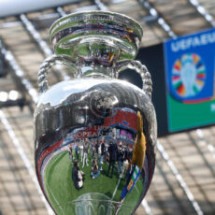 Campeã da Eurocopa emplaca vitórias, mas é apenas a 40ª no ranking da Fifa