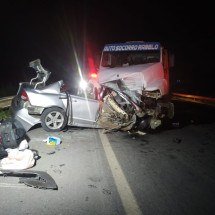 Colisão frontal mata três e deixa um ferido em rodovia de Minas - Corpo de Bombeiros Militar de Minas Gerais