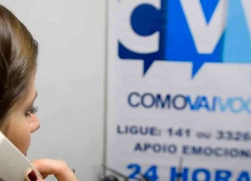 Voluntários do Centro de Valorização da Vida (CVV) acolhem, por meio do diálogo, pessoas que pensam em se suicidar -  (crédito: CVV/divulgação)