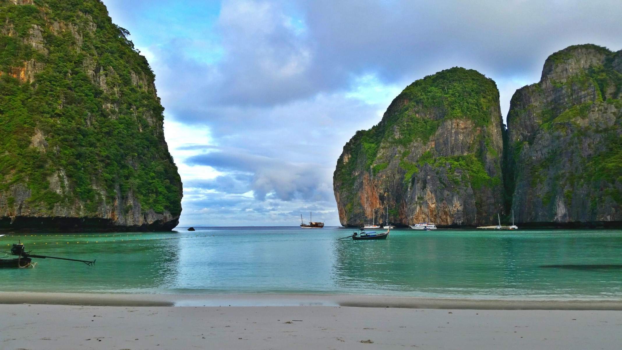 /Divulgacao - Praia de May Bay em Ko Phi Phi, Tailandia-Raissa Veloso Gomes/Divulgacao - Praia de May Bay em Ko Phi Phi, Tailandia