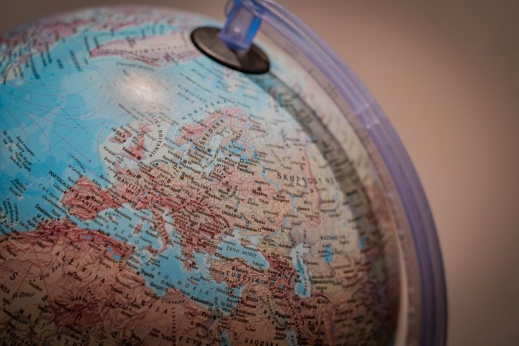 País da União Europeia tem 1 brasileiro a cada 3 habitantes