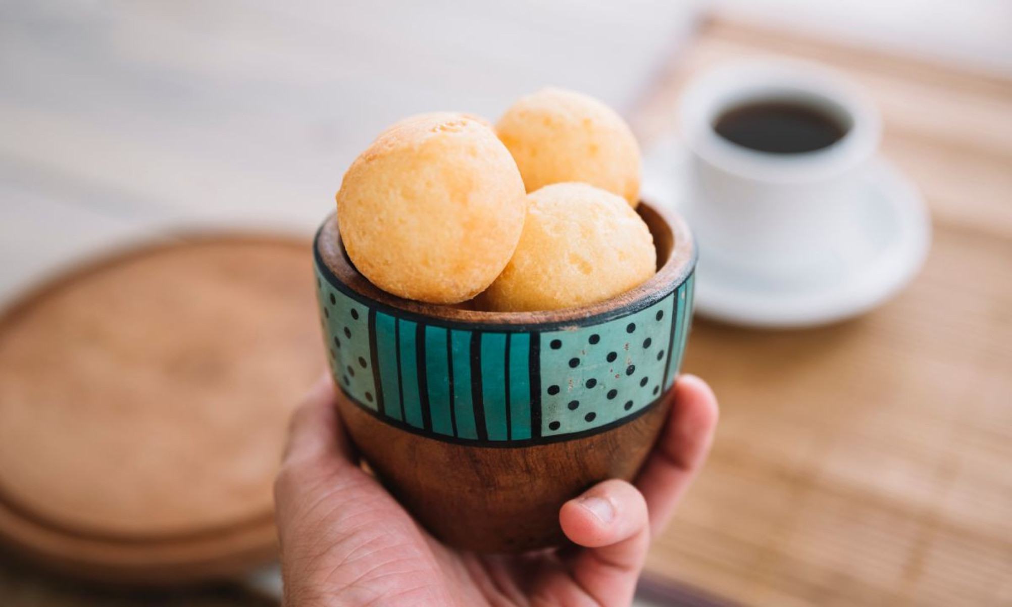 Recheado, clássico ou com receitas especiais, o pão de queijo possui receitas fáceis e práticas