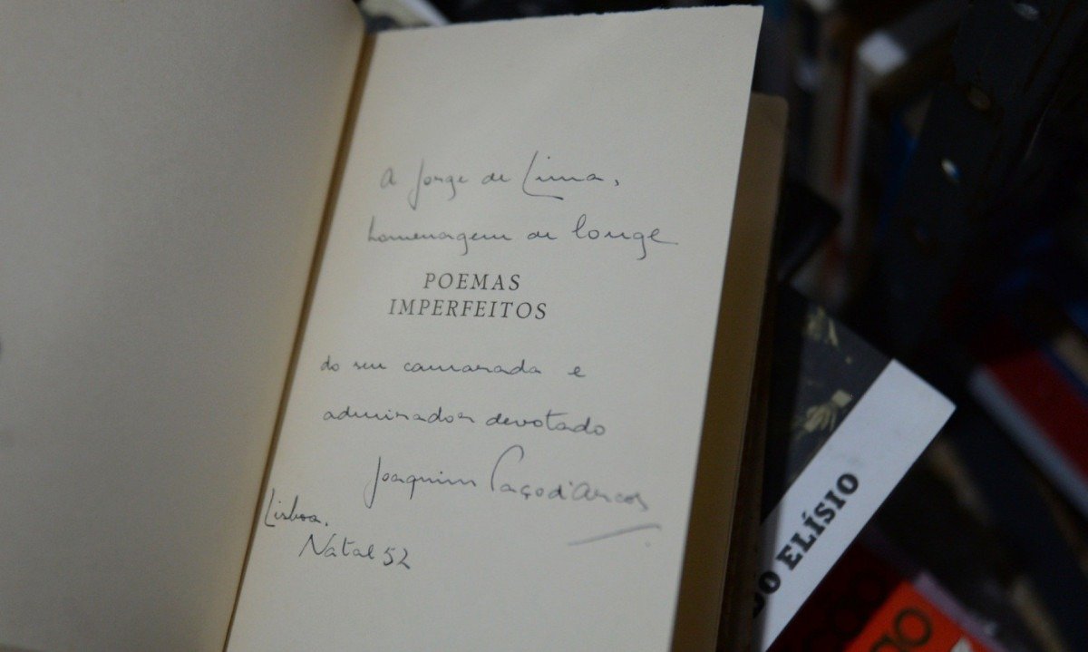 Livro da coleção de Jorge de Lima, autografado pelo escritor português Joaquim Paço d'Arcos