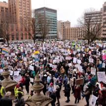 Protestos contra Trump reúnem milhares e dão fôlego à oposição