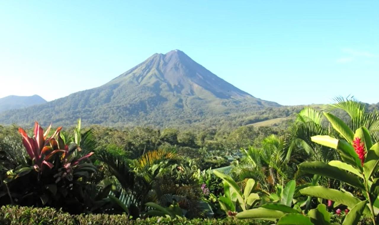 Nome do vulcão: Arenal, na Costa Rica - O vulcão Arenal era considerado extinto até o ano de 1968, quando entrou em erupção depois de 400 anos inativo. Ele está localizado na Costa Rica, na província de Alajuela.