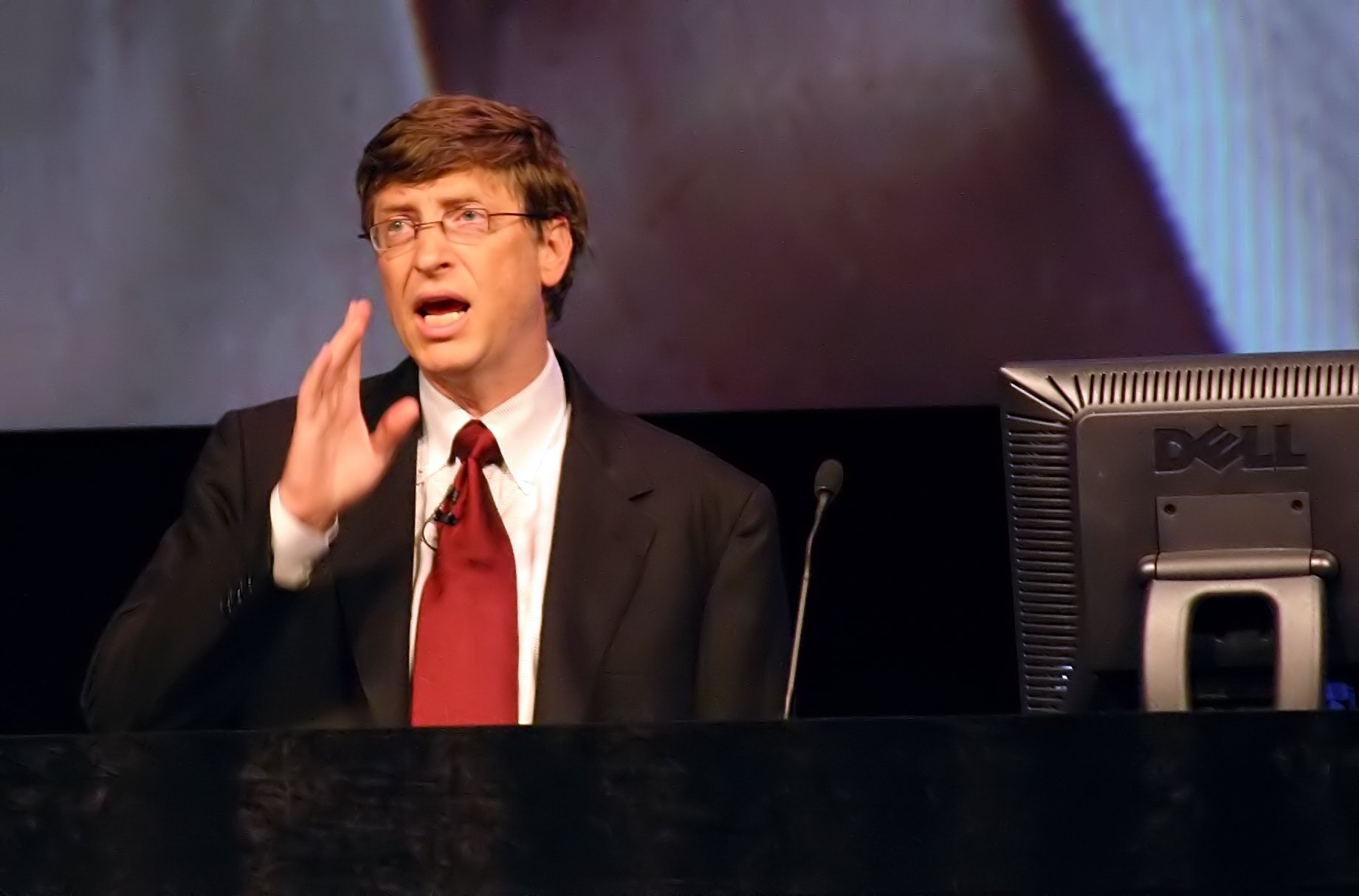A Forbes incluiu Gates na lista de bilionários pela primeira vez em 1987, e ele foi a pessoa mais rica do mundo de 1995 a 2017, com exceção de 2008 e do período de 2010 a 2013