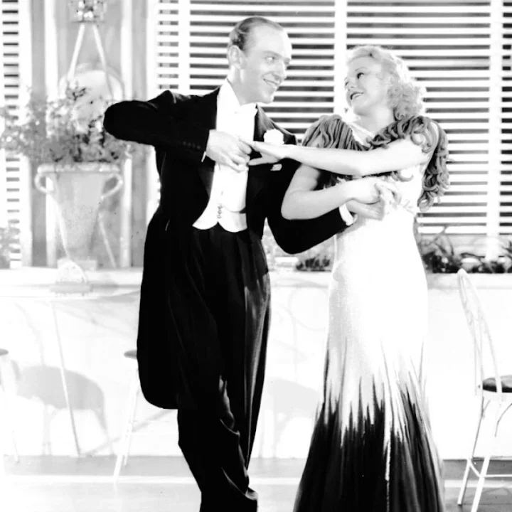 Muitas foram as composiÃ§Ãµes de Cole Porter que se tornaram clÃ¡ssicos. â??Night and Dayâ?, por exemplo, embalou Fred Astaire e Ginger Rogers no filme â??A Alegre Divorciadaâ? (1934) e tornou-se um standard do jazz.

