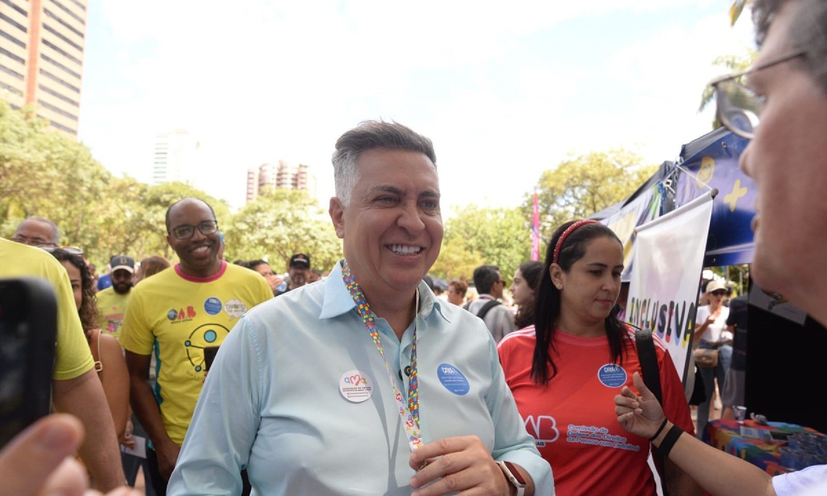 Com o cordão de identificação de portadores do Espéctro Autista, prefeito Álvaro Damião destaca inclusão