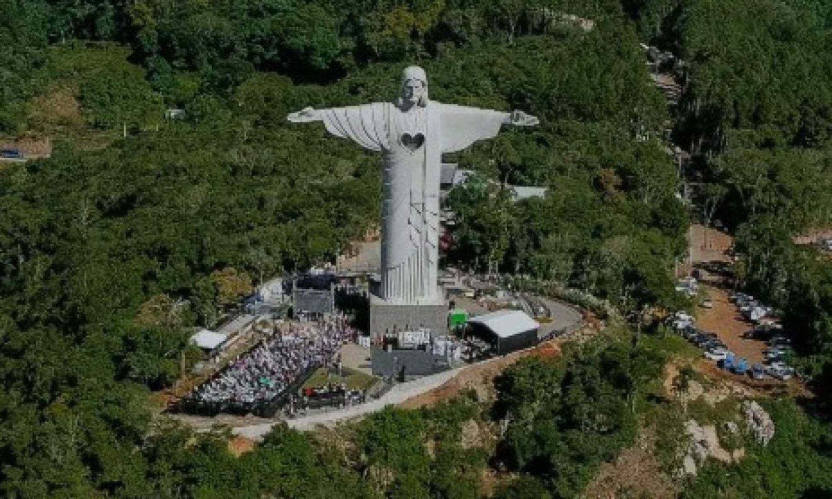 O Cristo de Encantado, no interior do Rio Grande do Sul, foi inaugurado pela prefeitura neste domingo -  (crédito: Reprodução/Prefeitura de Encantado/Ana Ju?lia Gonzatti)